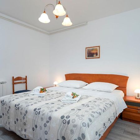 Apartments Ena Vrboska Exterior photo